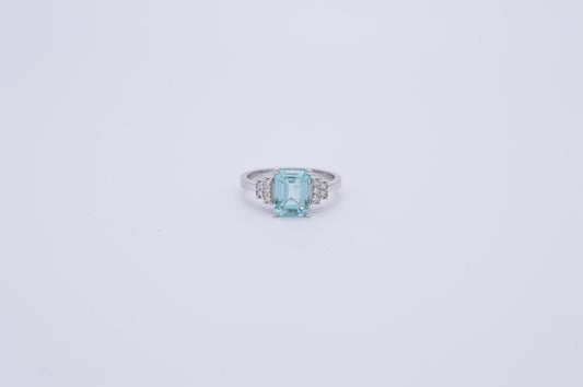 3.08ct Peridot , 0.12ct diamond and 14k white gold ring