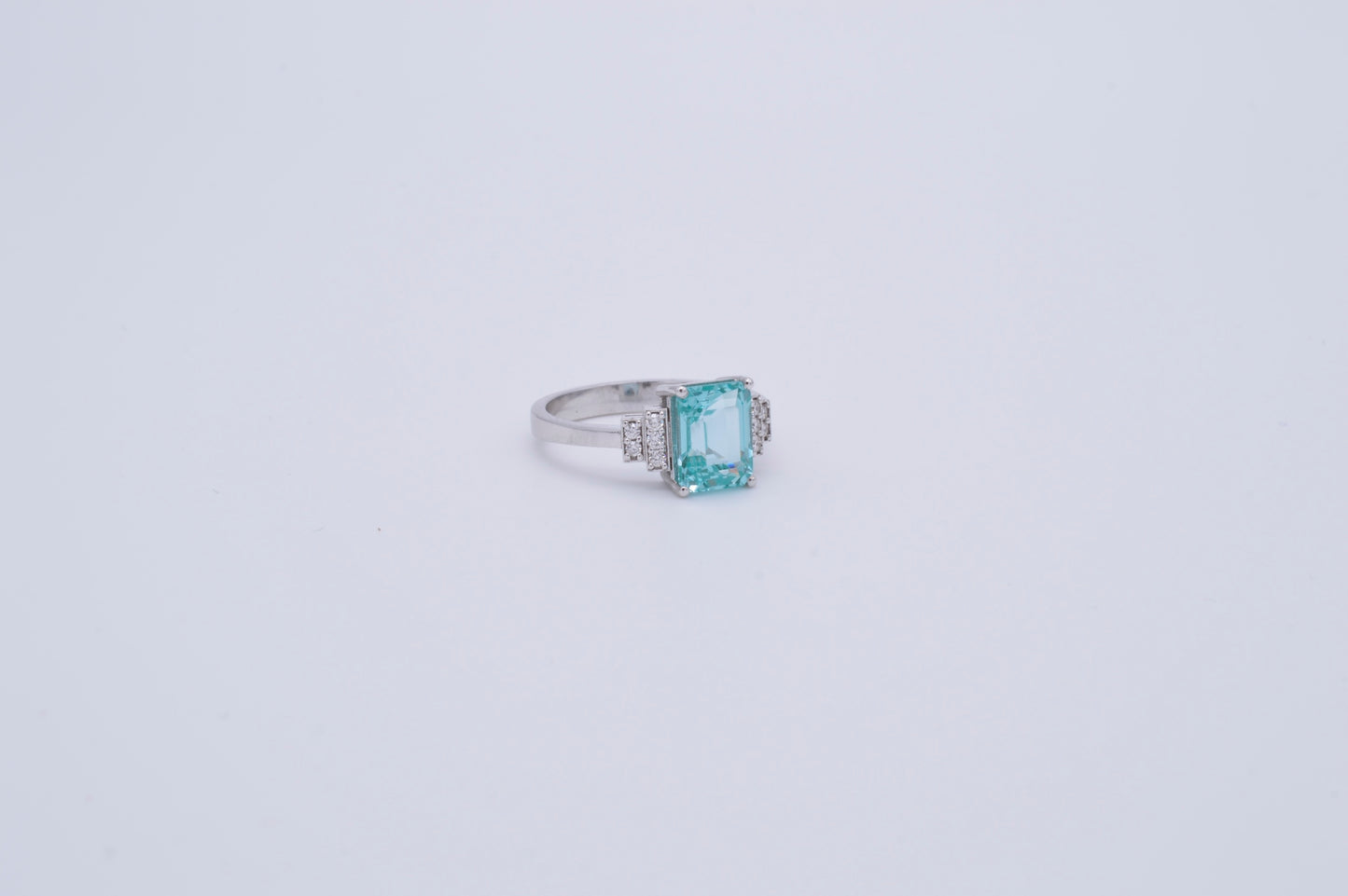 3.08ct Peridot , 0.12ct diamond and 14k white gold ring